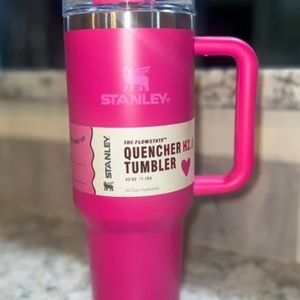 New 40 oz pink valentines Stanley